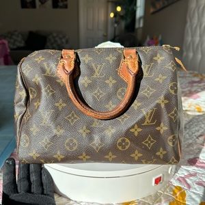 Authentic Louis Vuitton speedy 25cm